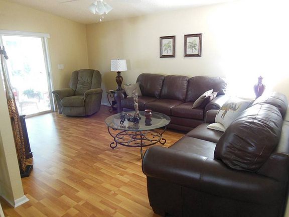 3rd image of 4737 Crestwicke Dr