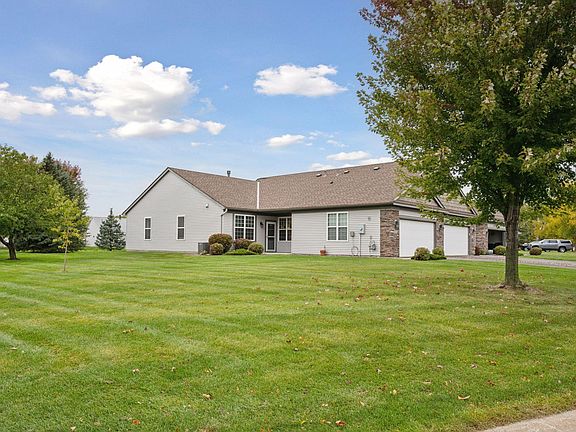 5th image of 7947 Prairie Creek Ln NE