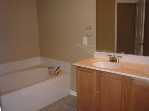 4th image of 208 Bobbie Way