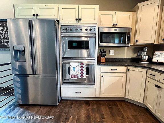 5th image of 301 Teala Dr