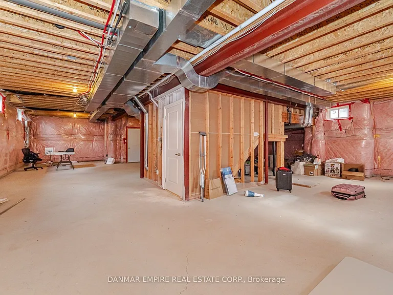 2118 Vineland Cres — Photo 41