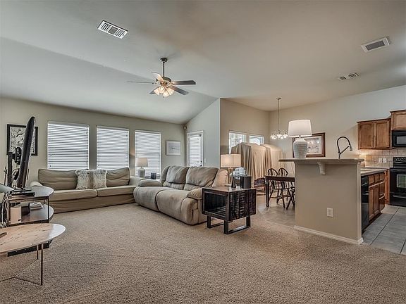 5th image of 18500 Lazo Dr