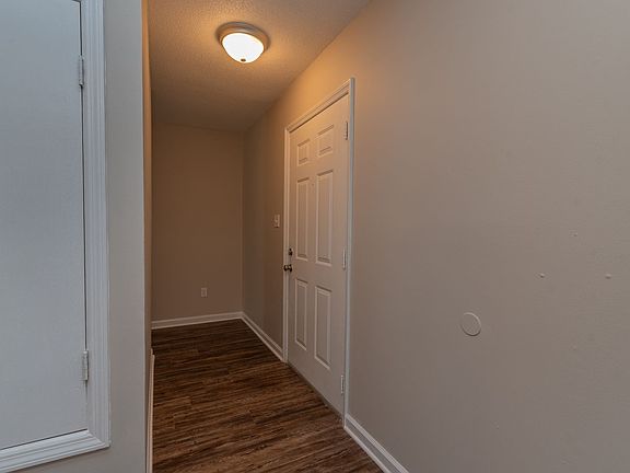 5th image of 2937 Dahlia Dr