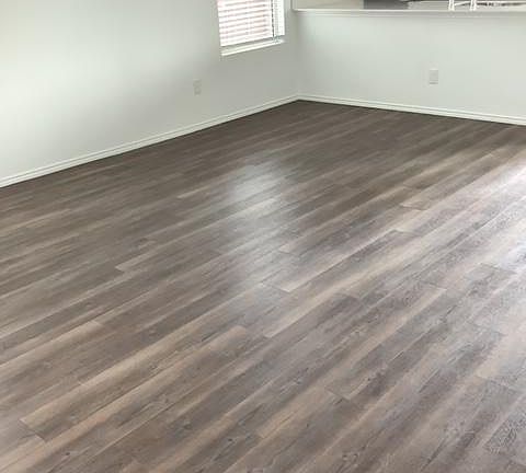 5th image of 911 Wildflower St