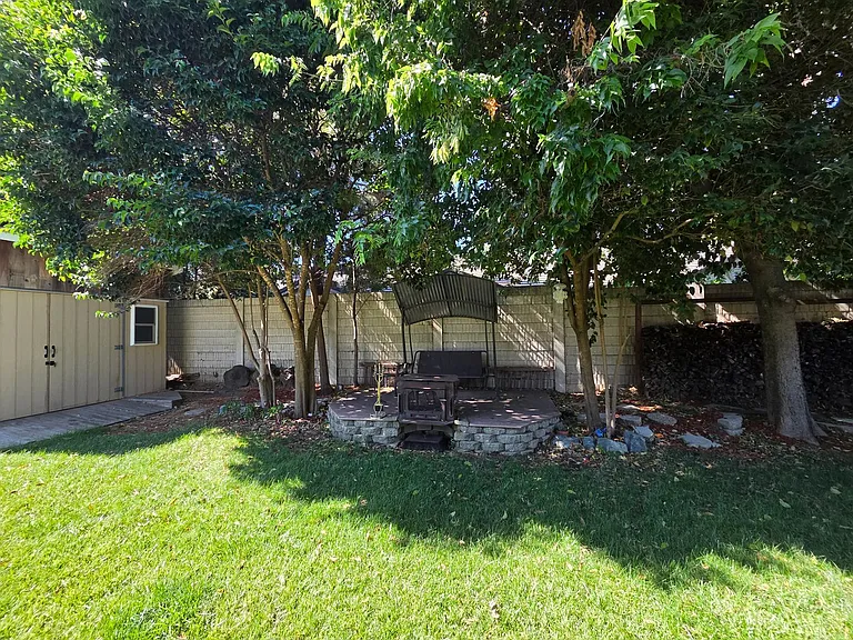 1955 Southwood Dr — Photo 17