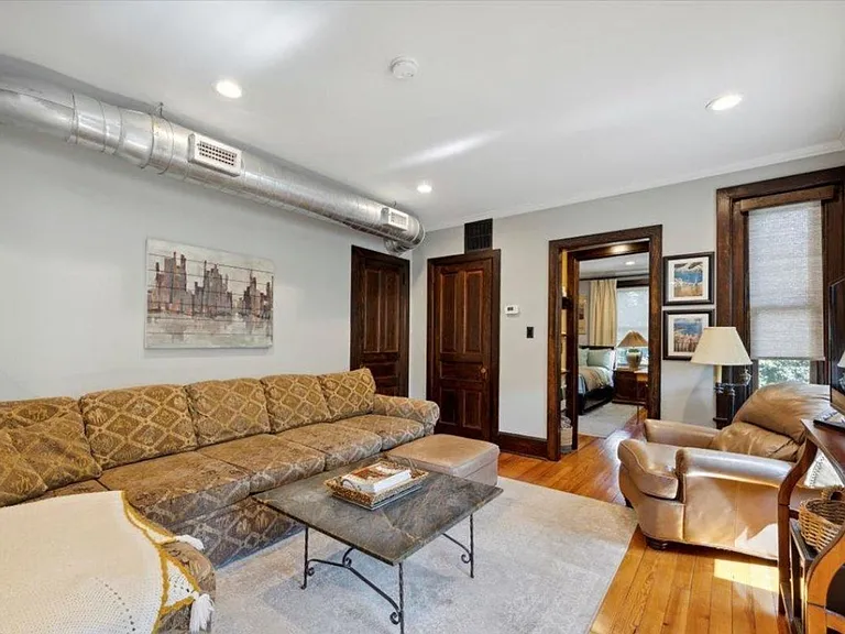 415 W Union St — Photo 2