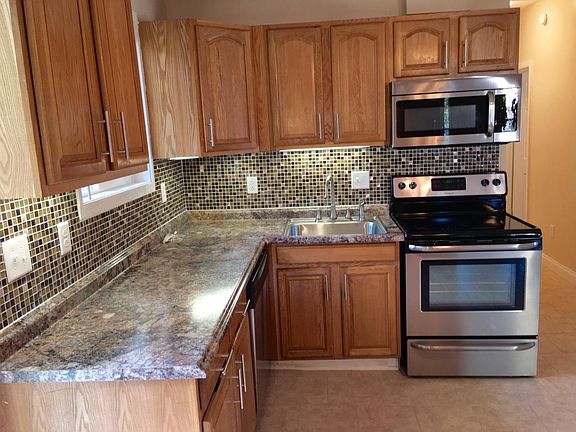 3rd image of 121 Gertrude St APT 1