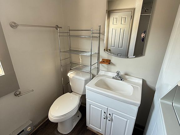 5th image of 215 W Dover St #C