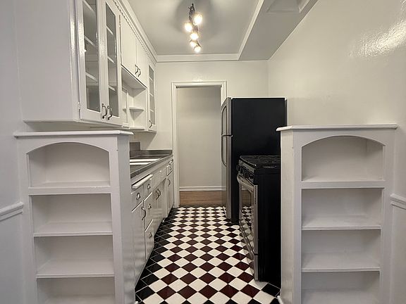 5th image of 1660 Lyman Pl APT 2