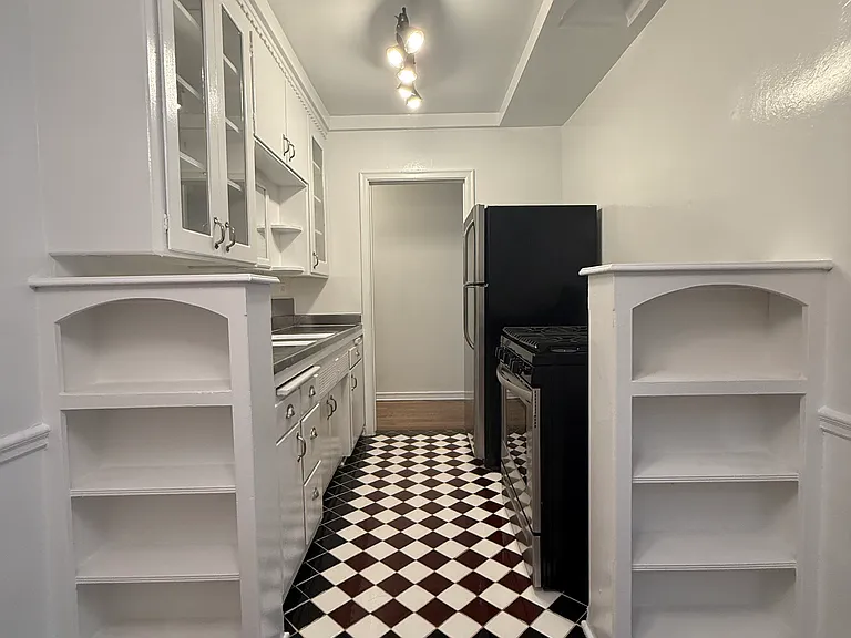1660 Lyman Pl #2 — Photo 5