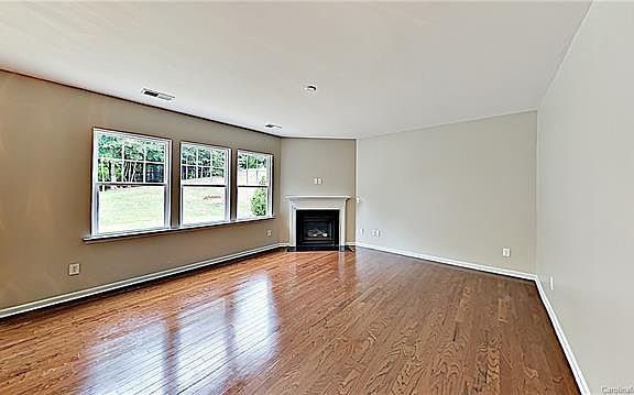 5th image of 1915 Caprington Dr