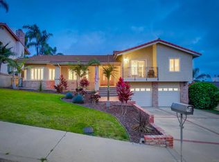 214 Hawthorne Cir, Vista, CA 92083