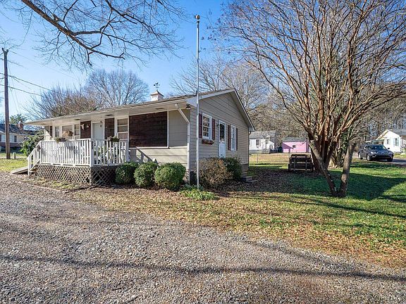 2nd image of 121 Goodlet Cir