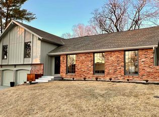 2002 Quail Creek Dr, Lawrence, KS 66047