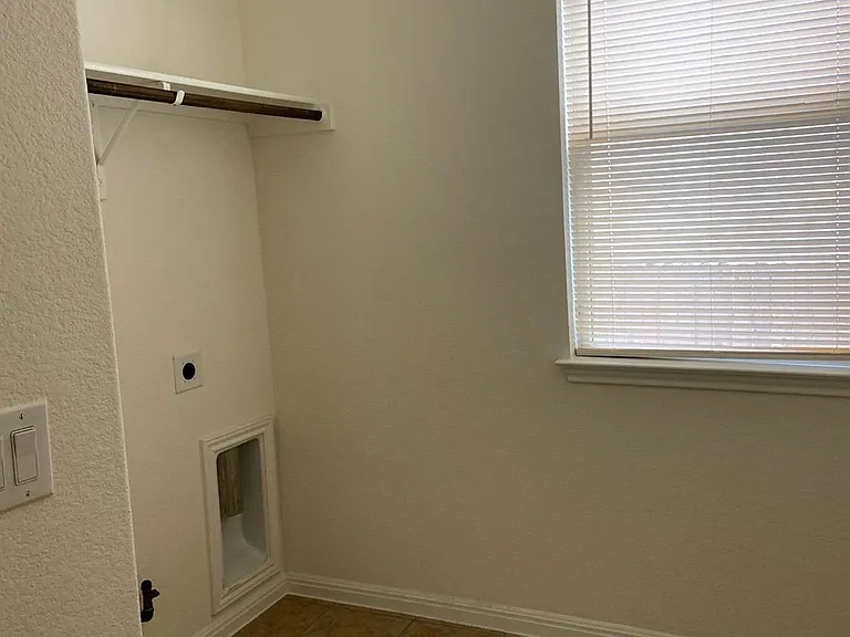 2918 Zelma Dr — Photo 12