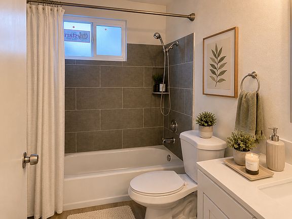 5th image of 4050 38th St APT 2