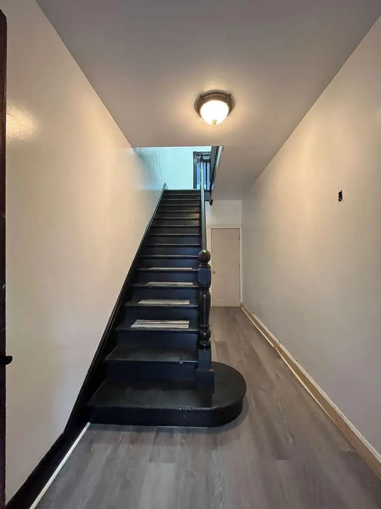 4 bed, $2,500 — Photo 1
