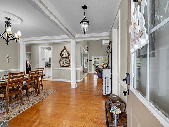 4th image of 208 Hedge Row