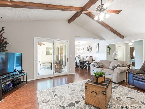 3rd image of 8315 E 107th Pl