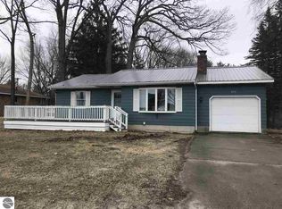 491 S Lakeshore Dr, Lake City, MI 49651