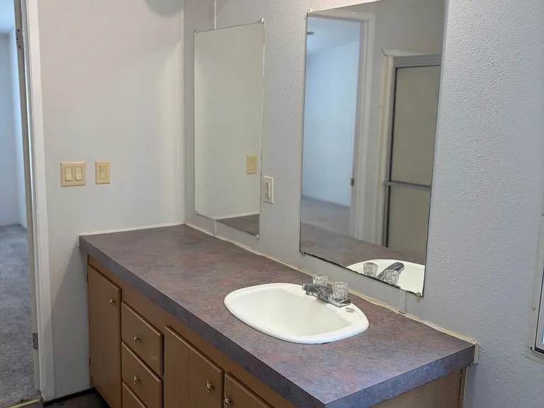 1101 Plaza St — Photo 11