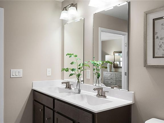 5th image of 3006 Trinkle Rd #13B