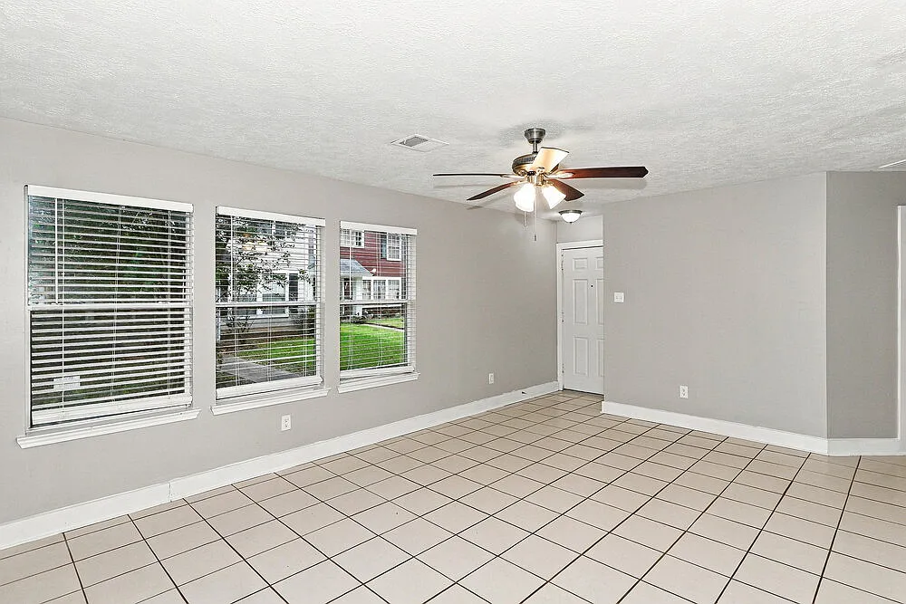 3 bed, 2.0 bath, 1440 sqft, $1,720 — Photo 3