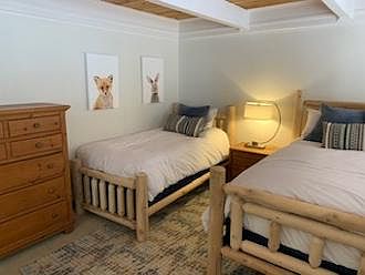 Second Bedroom Downstairs (Twin Beds)