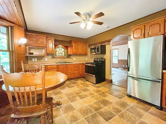 2nd image of 1547 Oconomowoc Ave