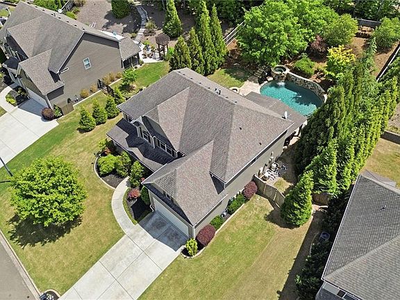 2nd image of 2002 Boxwood Ln
