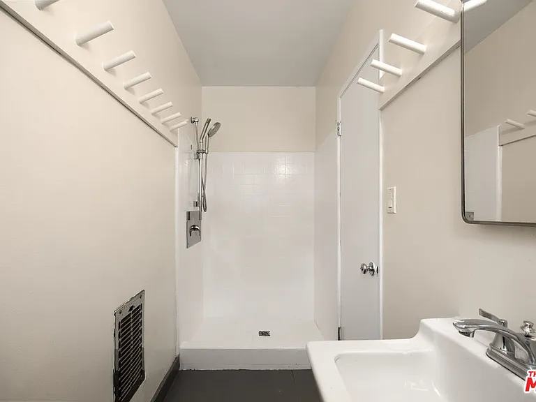 161 W Channel Rd #5 — Photo 18