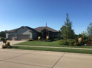 305 Cedar Trl, York, NE 68467