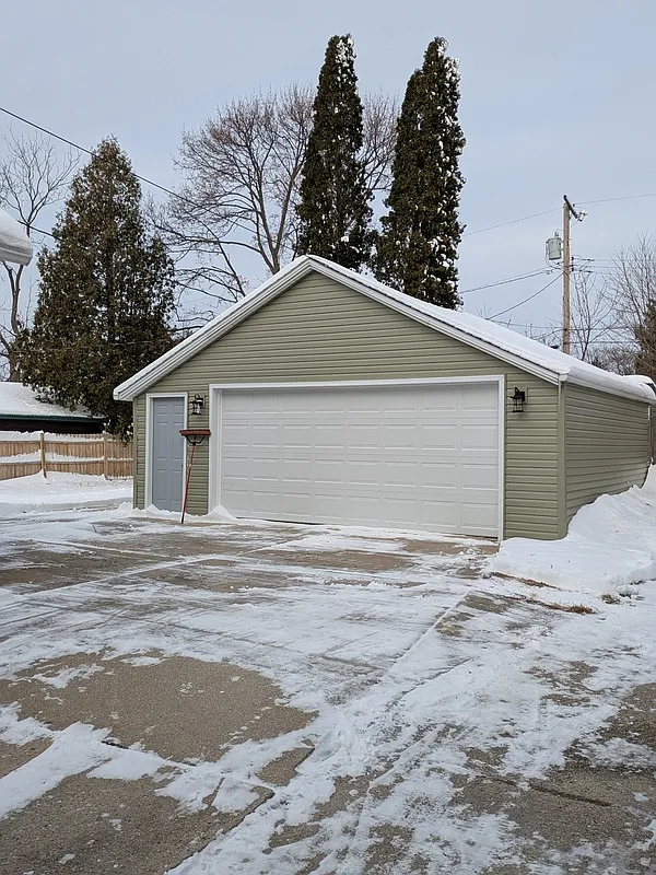 4 bed, 1.0 bath, 1700 sqft, $2,099 — Photo 4
