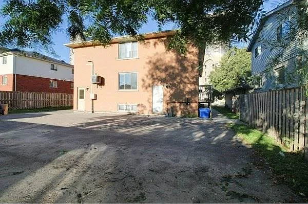 331 Spruce St #B — Photo 16