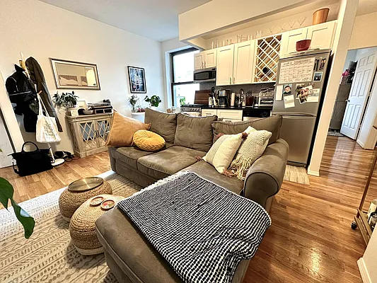 Rented by J PRESTON AND ASSOCIATES INC | media 9