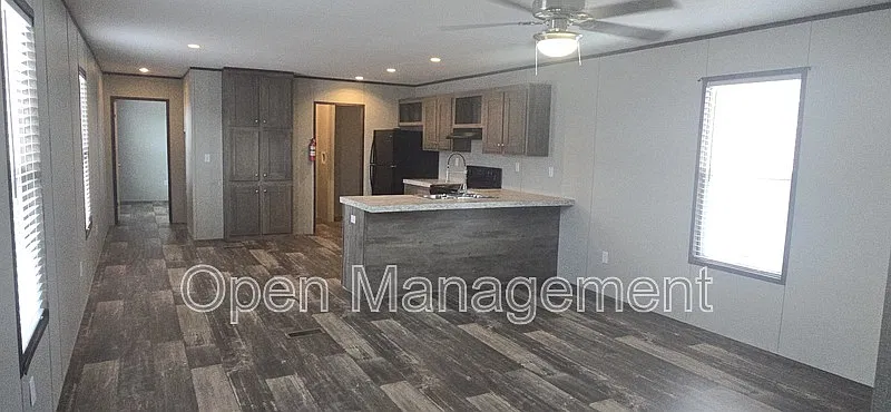 3 bed, 2.0 bath, 1216 sqft, $1,195 — Photo 4