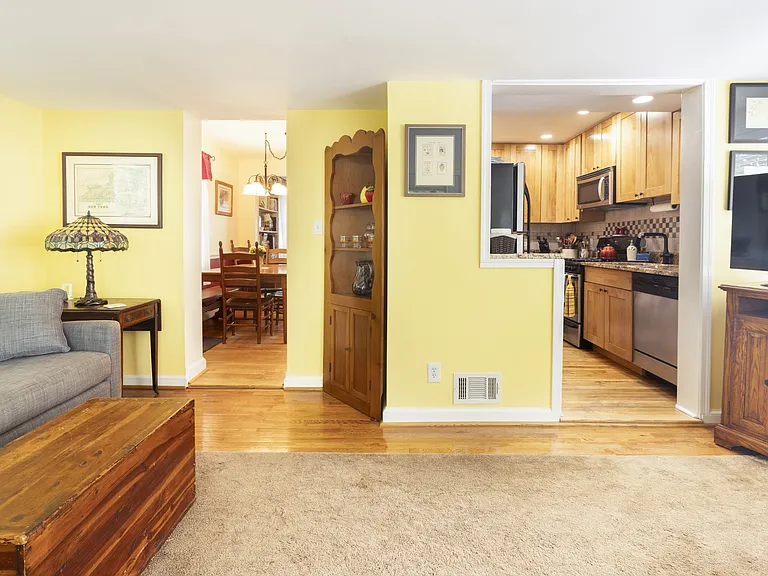 1815 Belvedere Blvd — Photo 12