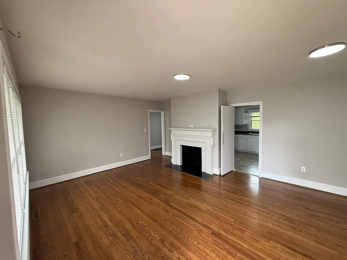 Building Photo - 202 Hillcrest Dr