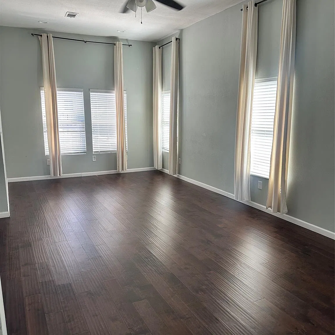 3 bed, 2.0 bath, 1620 sqft, $2,499 — Photo 3