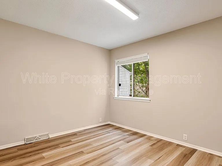 6927 Stonington Ln — Photo 17