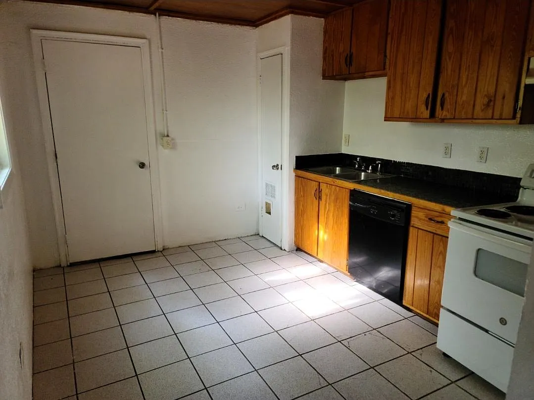 2 bed, 900 sqft, $1,250 — Photo 3