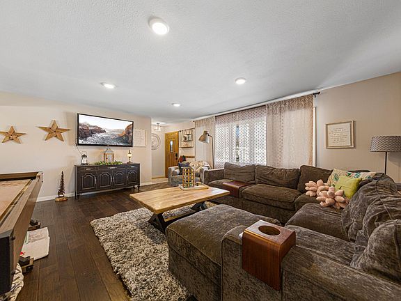4th image of 613 McIndoe St