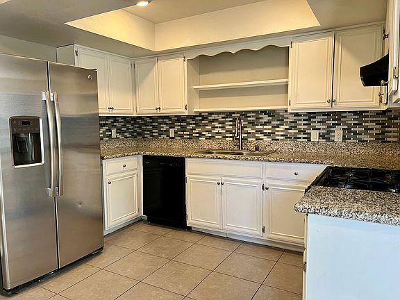 4th image of 5576 W Rochelle Ave