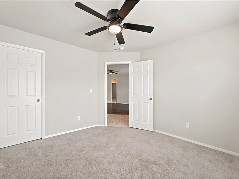 802 SW Green World St — Photo 16