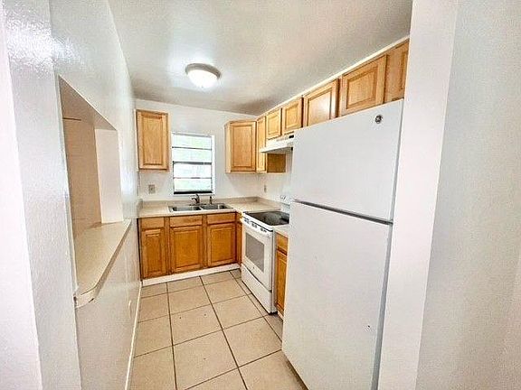 5th image of 501 W Ohio Ave #19