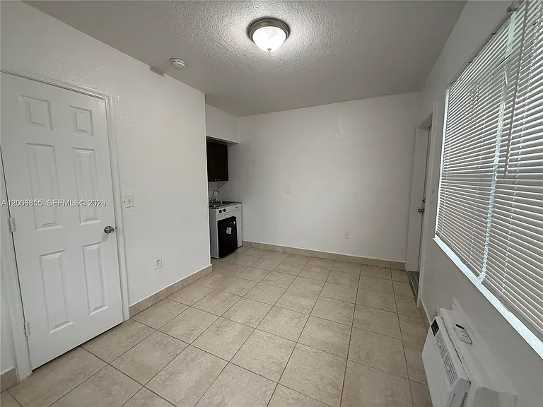 1255 SW 6th St #1 — Photo 1