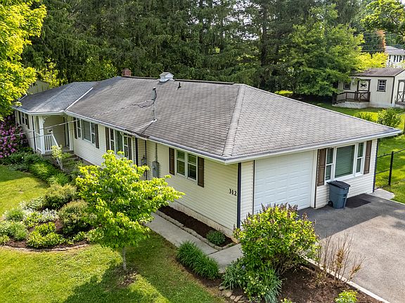 3rd image of 312 Holt Ln
