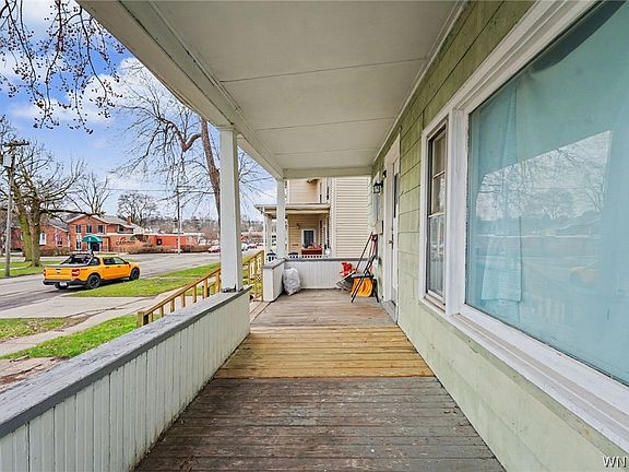 5th image of 133 Hawley St