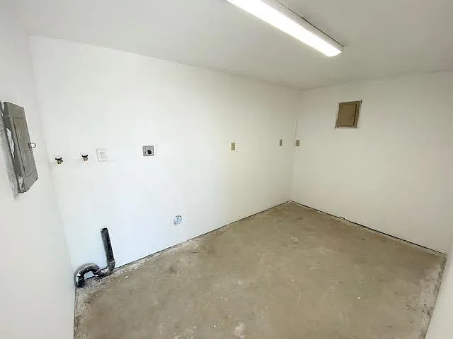 726 E 26th St — Photo 10