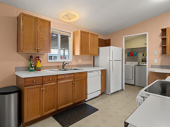 4th image of 1570 S Peach St Spc 49